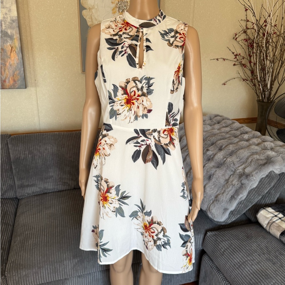 Floral Keyhole Mini Dress - White
